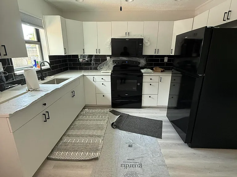 3030 NE 12th Ave — Photo 3