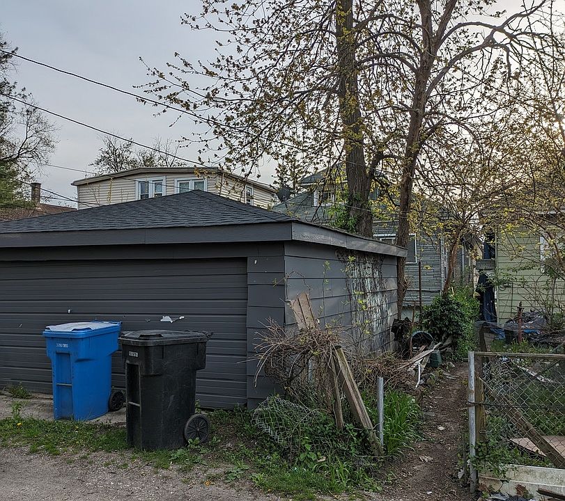 2nd image of 12115 S Emerald Ave