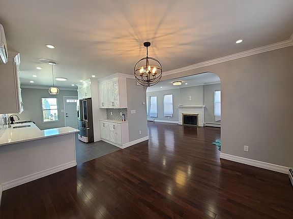 4th image of 9017 Hollis Court Blvd