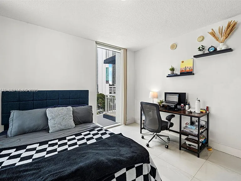 275 NE 18th St #708 — Photo 9