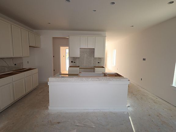 3rd image of 22527 Douglas Ct