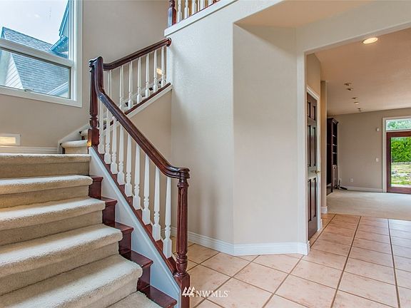 5th image of 164 Aspen Court