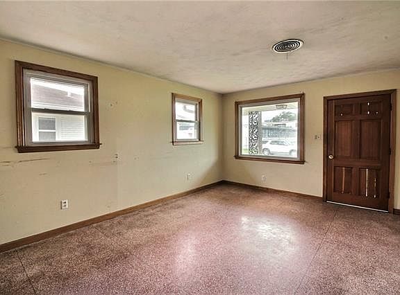 3rd image of 833 Elmeer Ave