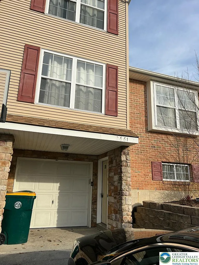 3 bed, 4.0 bath, 2148 sqft, $2,699 — Photo 2