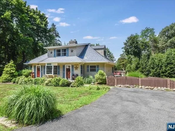 39 Circle Ave, Wayne, NJ 07470