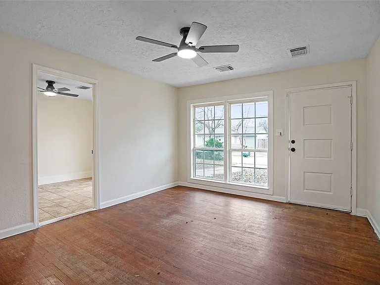 5946 Beldart St — Photo 4