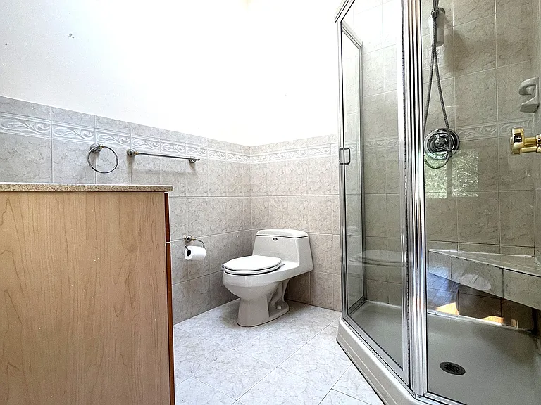 183 Martin Ave — Photo 6