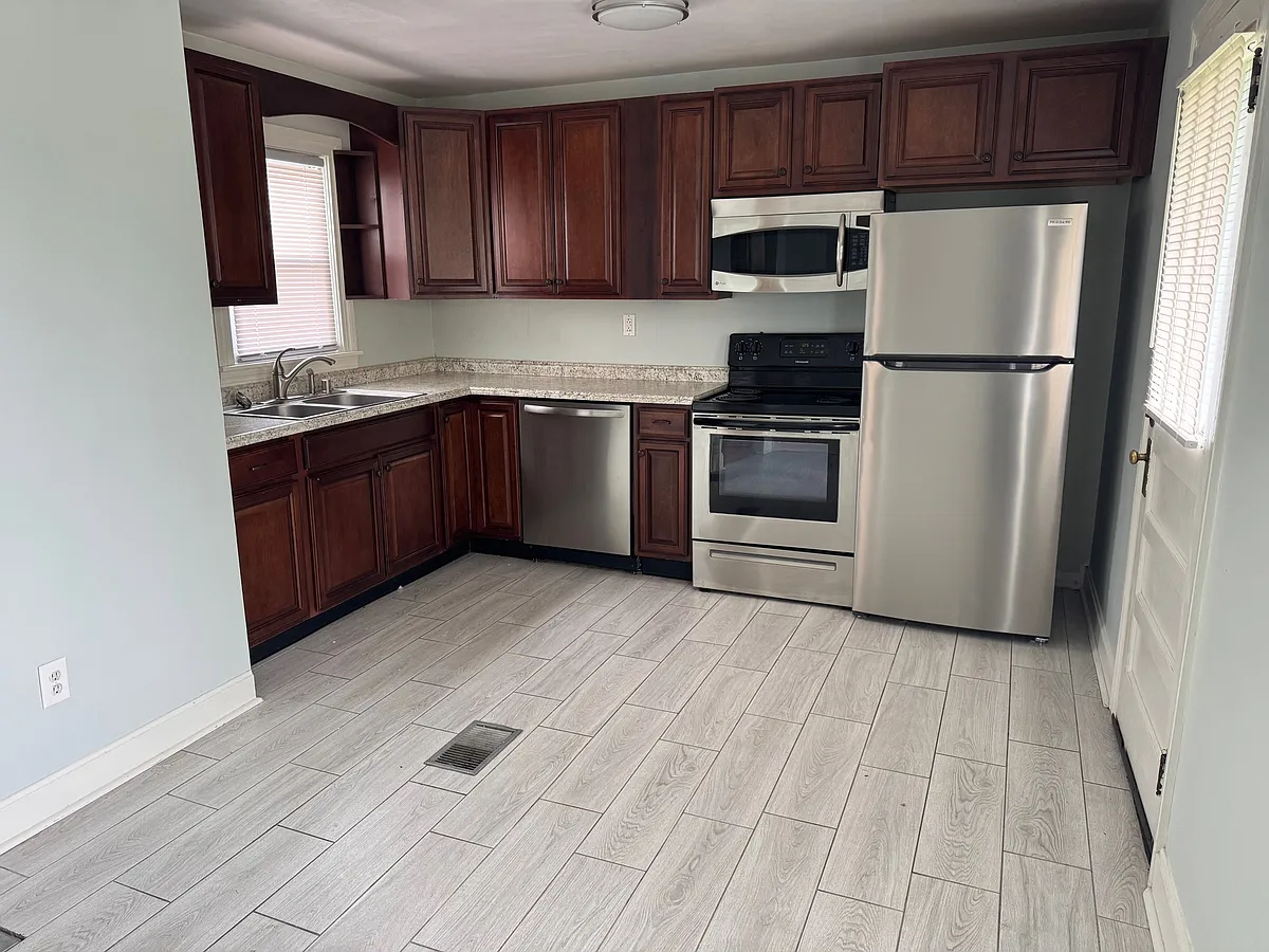 Building Photo - 115 Sylvan Dr