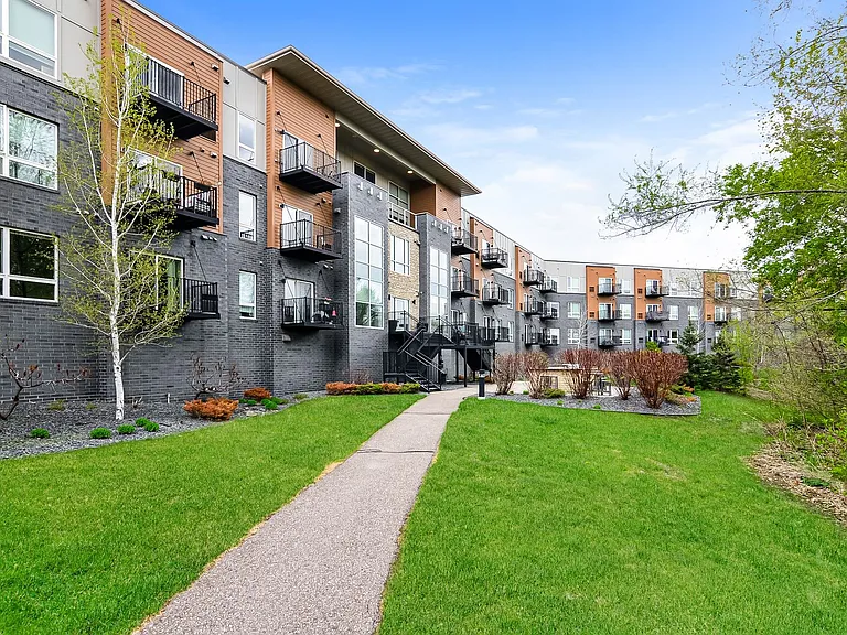 Lakeside Flats — Photo 35