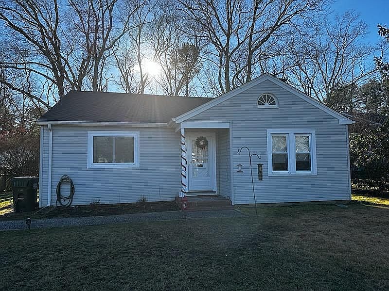 71 Pegs Ln, Riverhead, NY 11901 Zillow