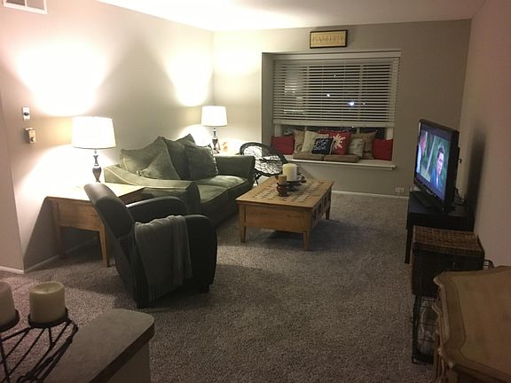 LARGE LIVING ROOM