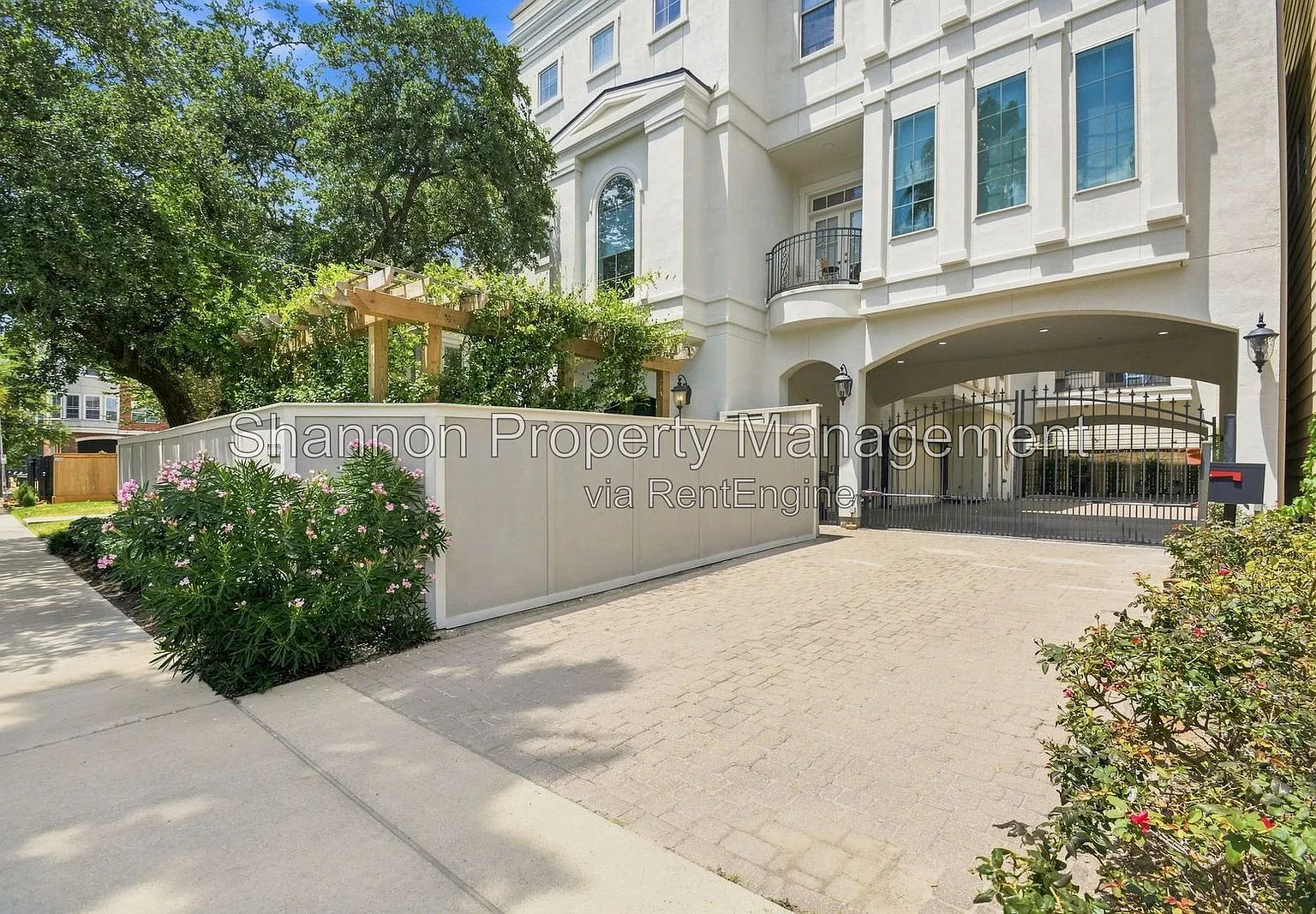 3 bed, 3.5 bath, 2921 sqft, $3,900 — Photo 2