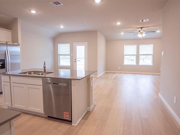 5th image of 1722 San Jacinto Dr