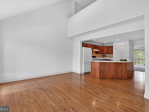 3rd image of 407 Cobblestone Ln
