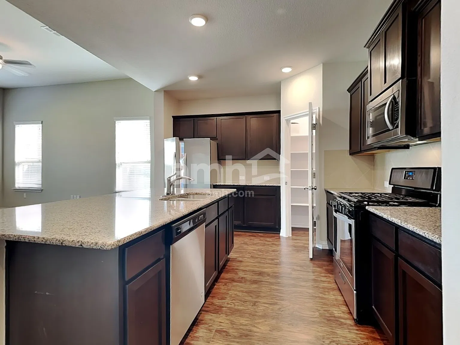 4 bed, 2.5 bath, 2407 sqft, $2,535 — Photo 3
