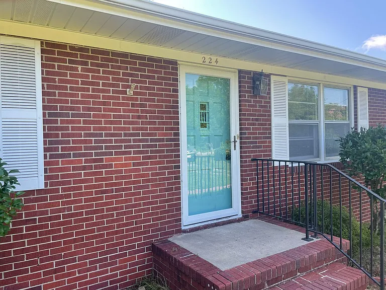 224 Wood Dale Dr — Photo 2