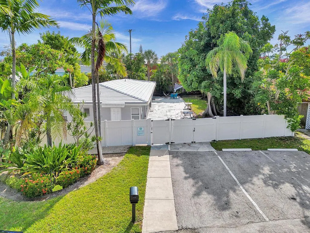 2 bed, 1.0 bath, 1000 sqft, $2,850 — Photo 2