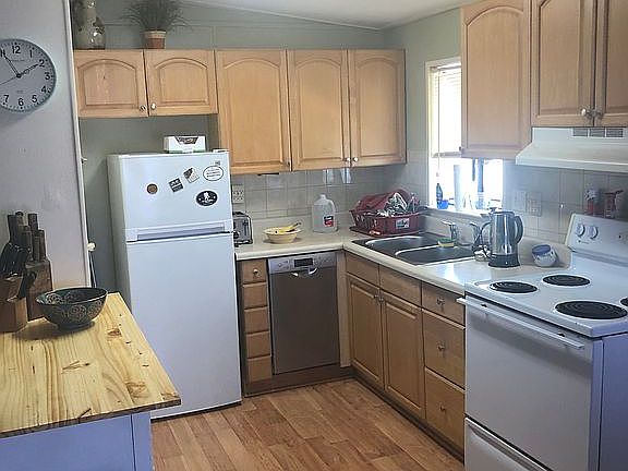 3rd image of 415 Knotwood Ln