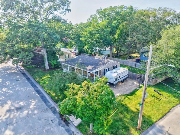 403 Valley Rd, New Bedford, MA 02745