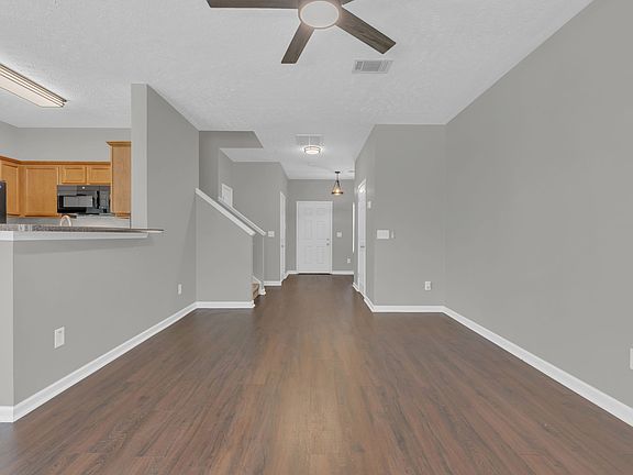 4th image of 8116 Valley Oak Dr