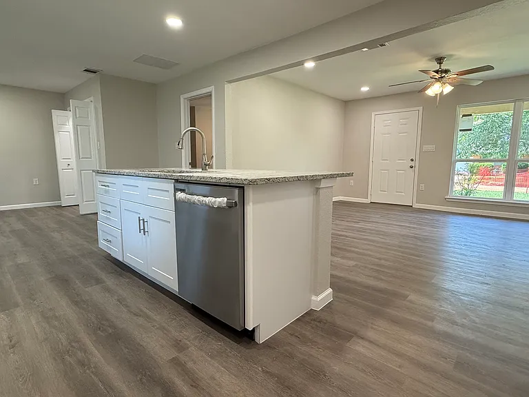 1817 Crescent St — Photo 20