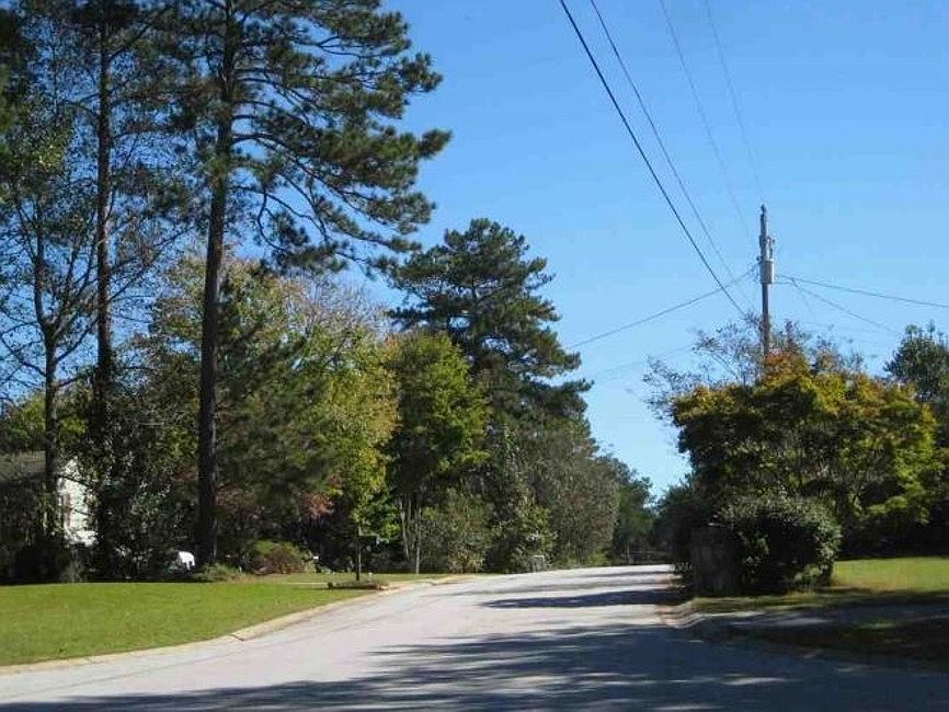 Exterior Neighborhood (street photo)