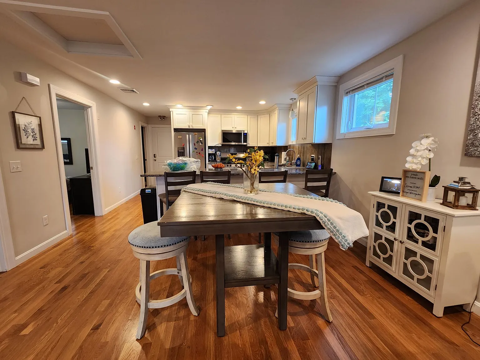 2 bed, 1100 sqft, $2,700 — Photo 4