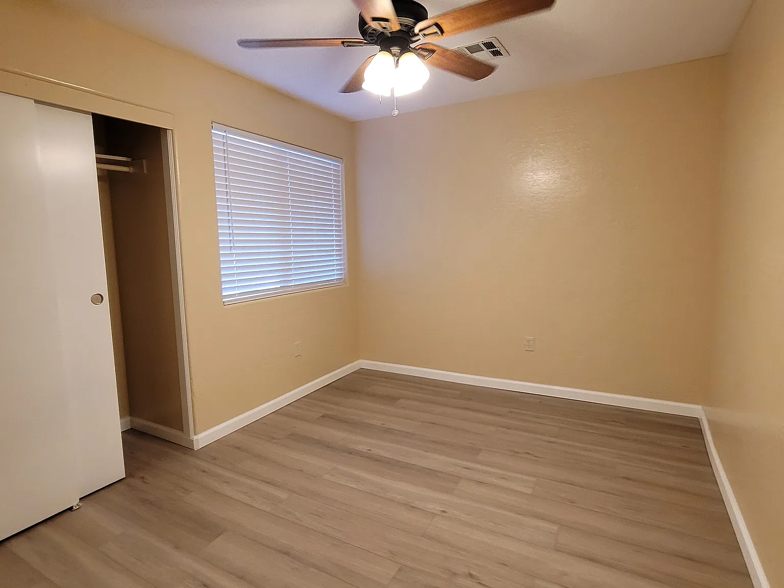 3 bed, 1000 sqft, $1,500 — Photo 3