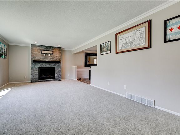 4th image of 10165 Lincoln Ave