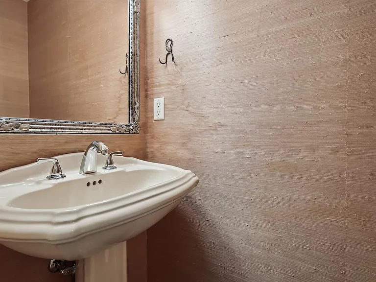6733 Sullivan Way — Photo 46