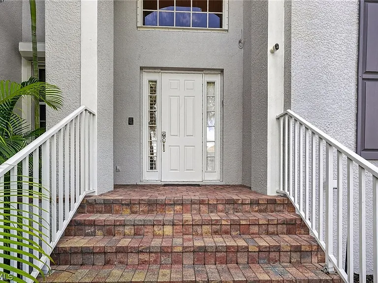 5541 Harborage Dr — Photo 2