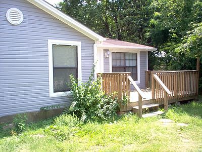 3rd image of 302 Clara St