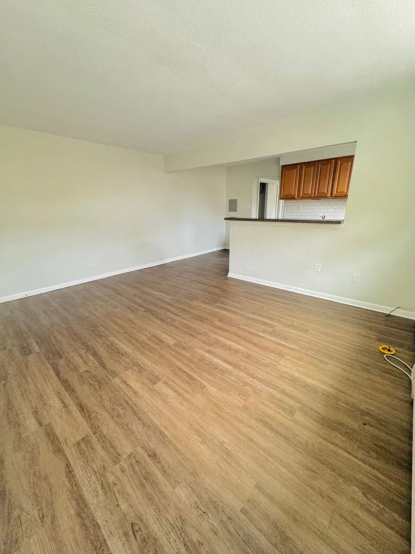 Rutledge Court — Photo 3