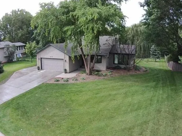 2915 Weston Ln N, Plymouth, MN 55447