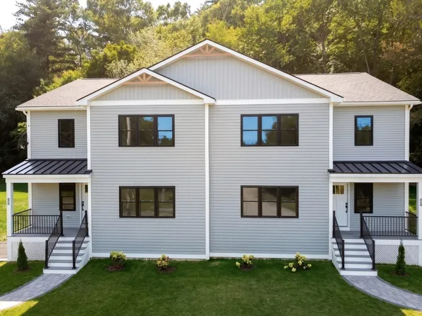 27 Rollins St #A, Groveland, MA 01834