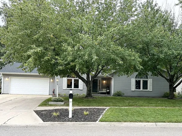 319 N Phil Gould Dr, Hanna City, IL 61536
