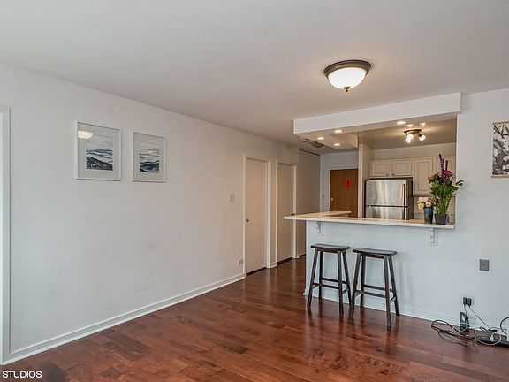3rd image of 211 E Ohio St APT 1912