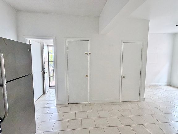 5th image of 853 Harrison Ave APT 4
