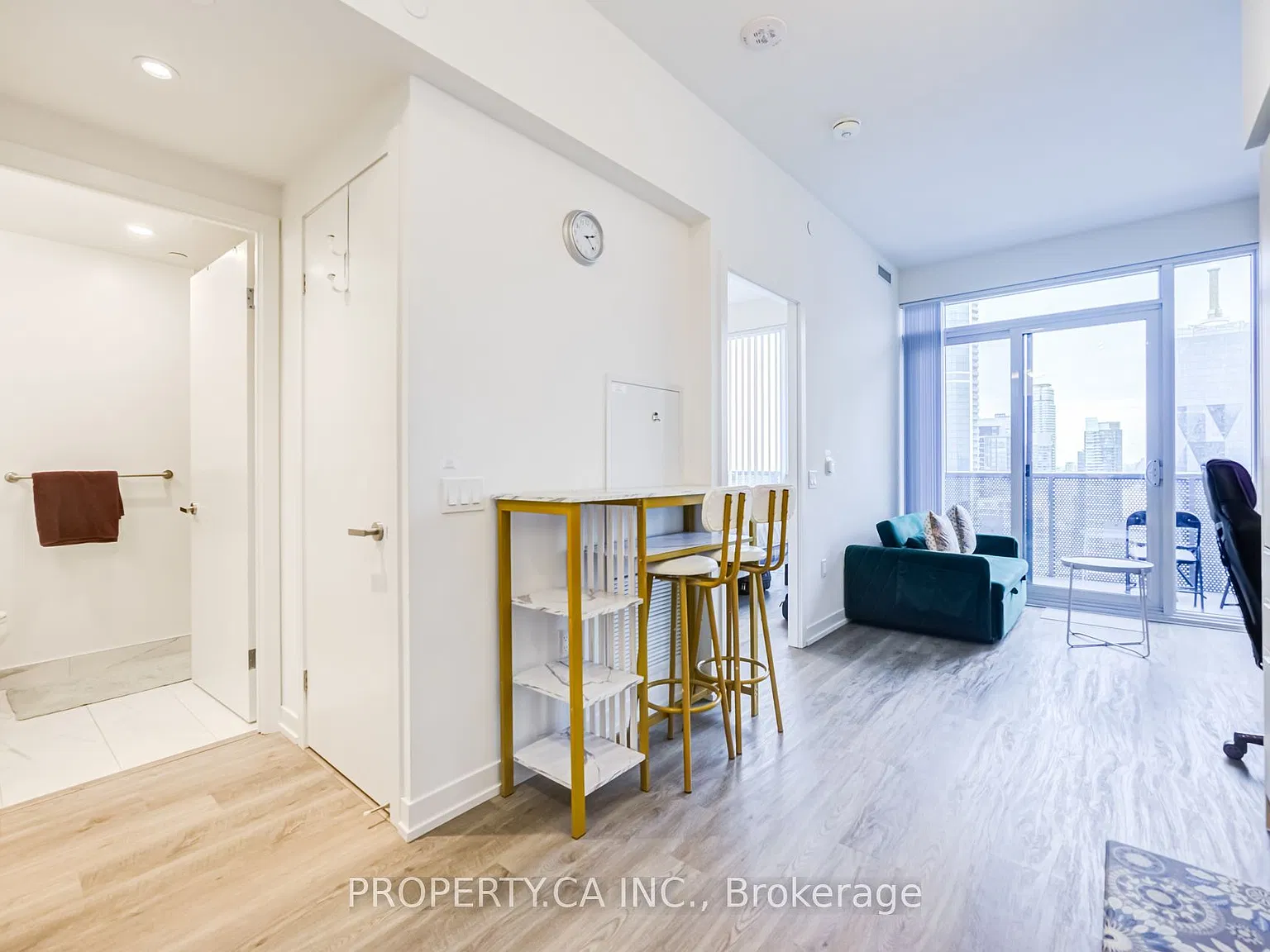 Sugar Wharf Condos — Photo 4