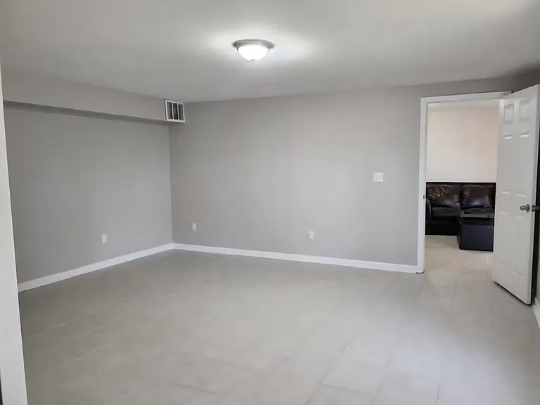 955 Tree Top Dr — Photo 5