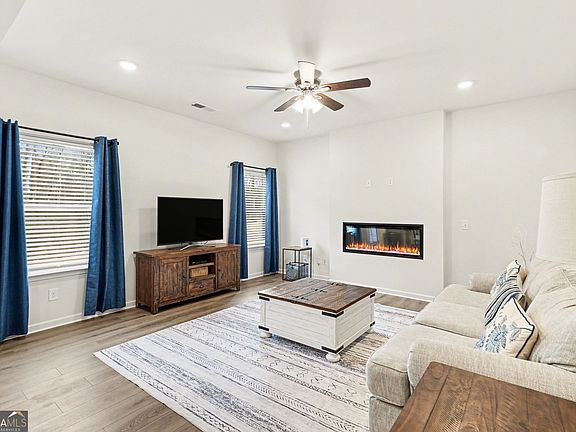 4th image of 383 Morgan Rd