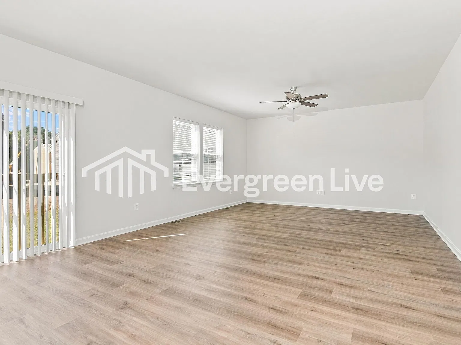 4 bed, 2.5 bath, 3046 sqft, $3,085 — Photo 2