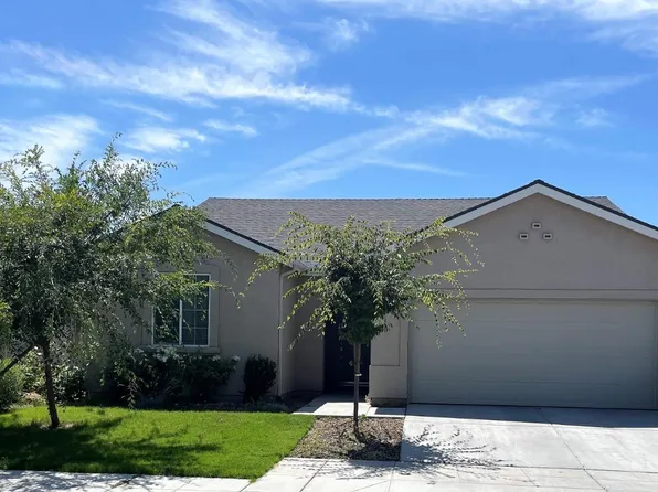8441 16th Ave, Parlier, CA 93648