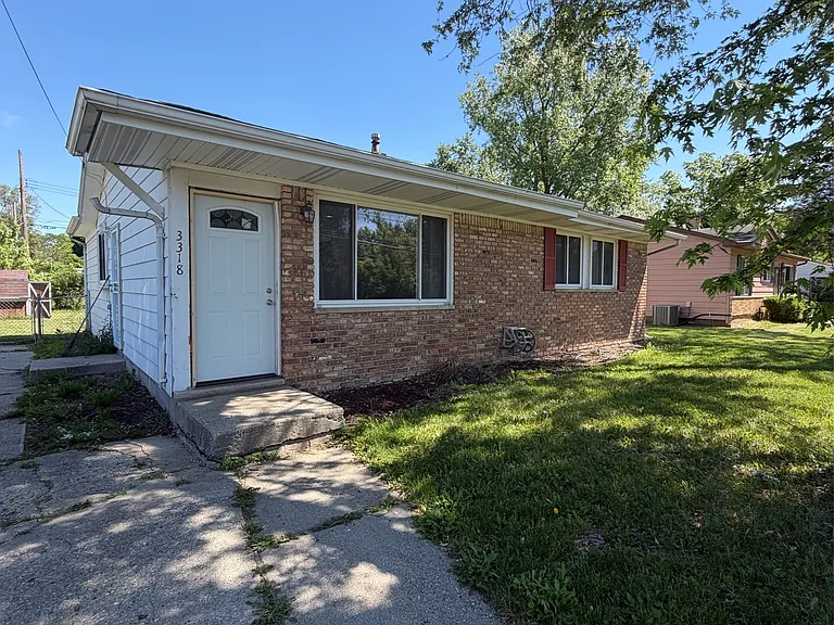3318 W Jolly Rd — Photo 19