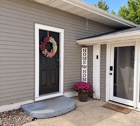 4th image of 3823 E Ave Ne