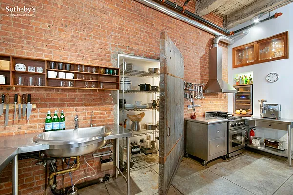 Sold by Sotheby's International Realty | media 6