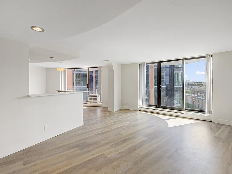 Tower 801 — Photo 23
