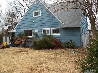 23 Spindle Rd, Hicksville, NY 11801