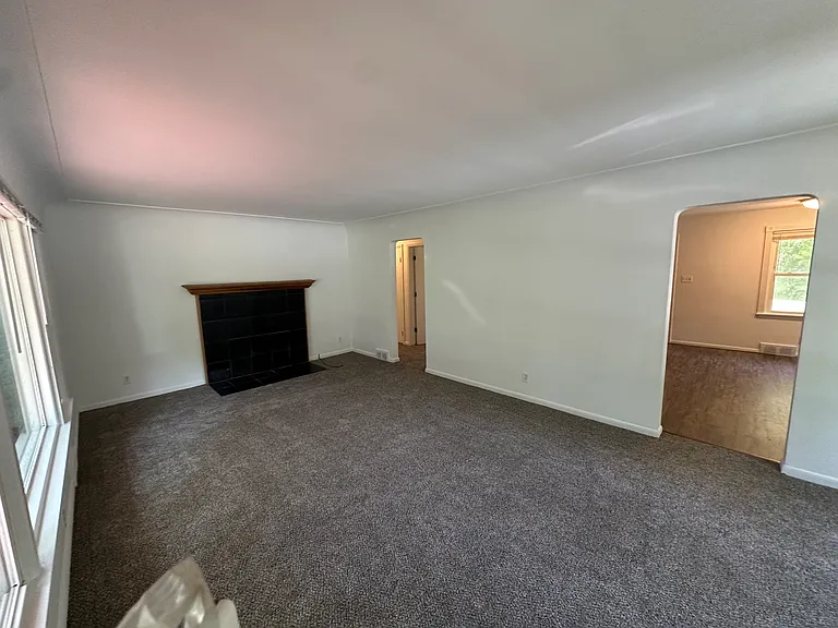 16333 Hollywood St — Photo 2