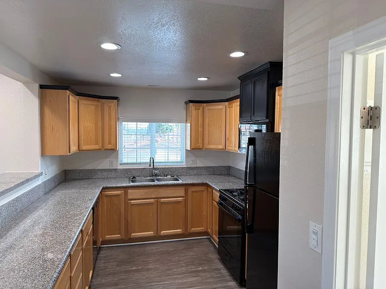 Pointe Pacific Apartment Homes — Photo 22